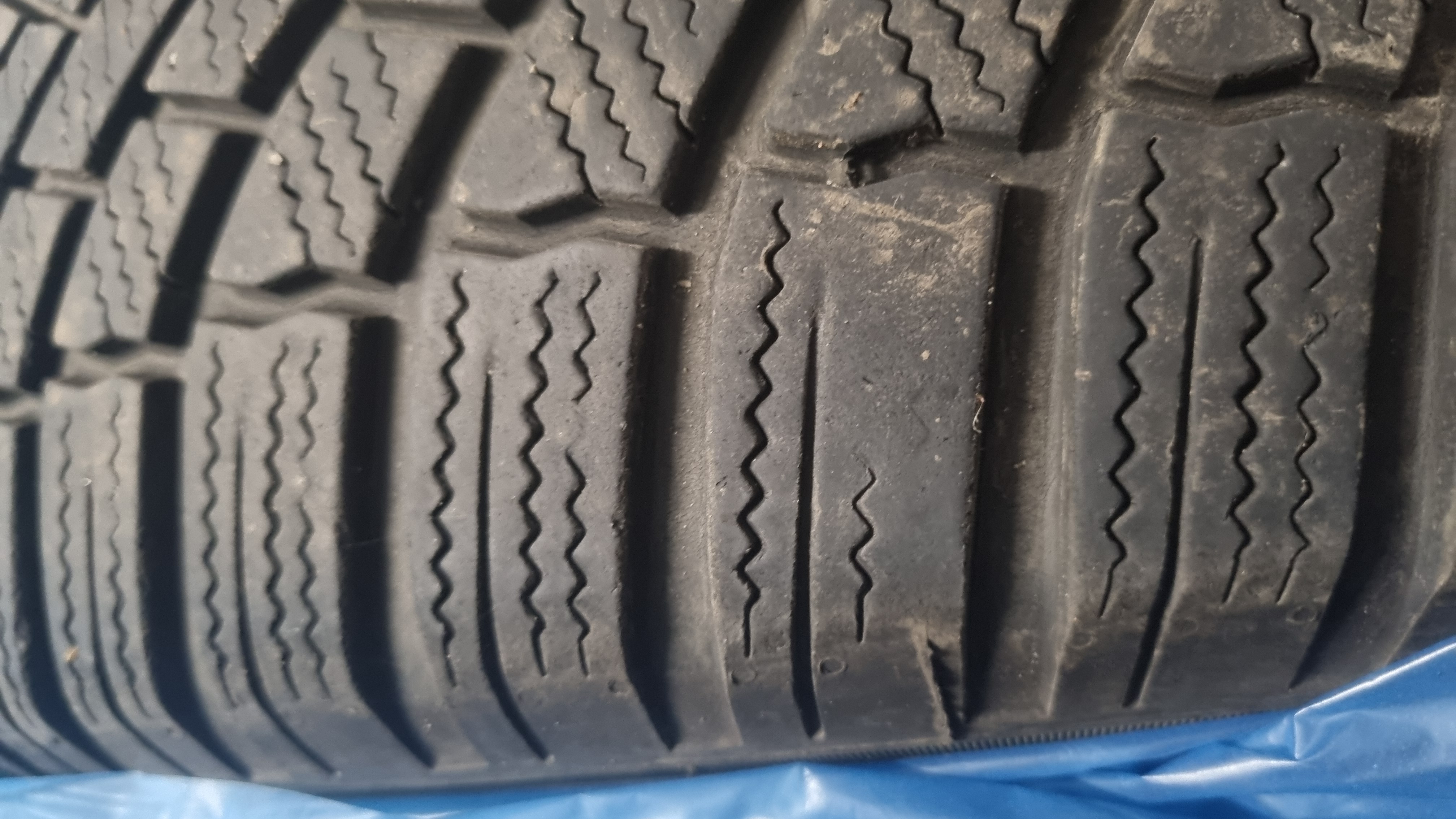 Bridgestone Blizzak LM005