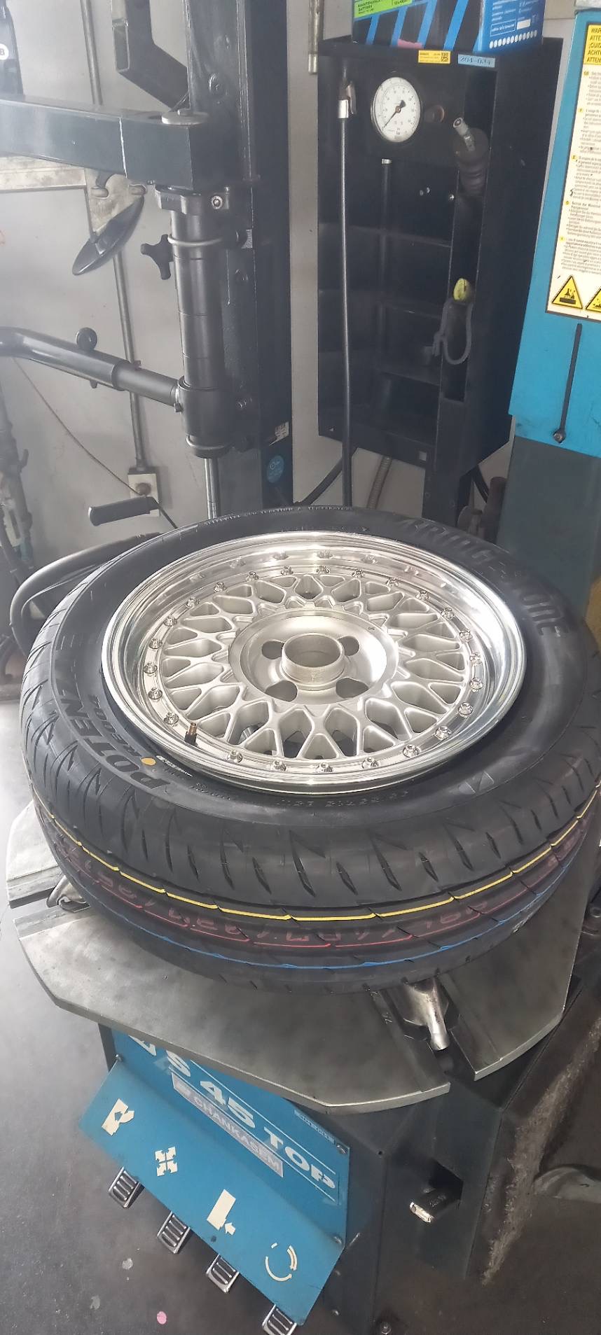 Bridgestone Potenza Adrenalin RE004