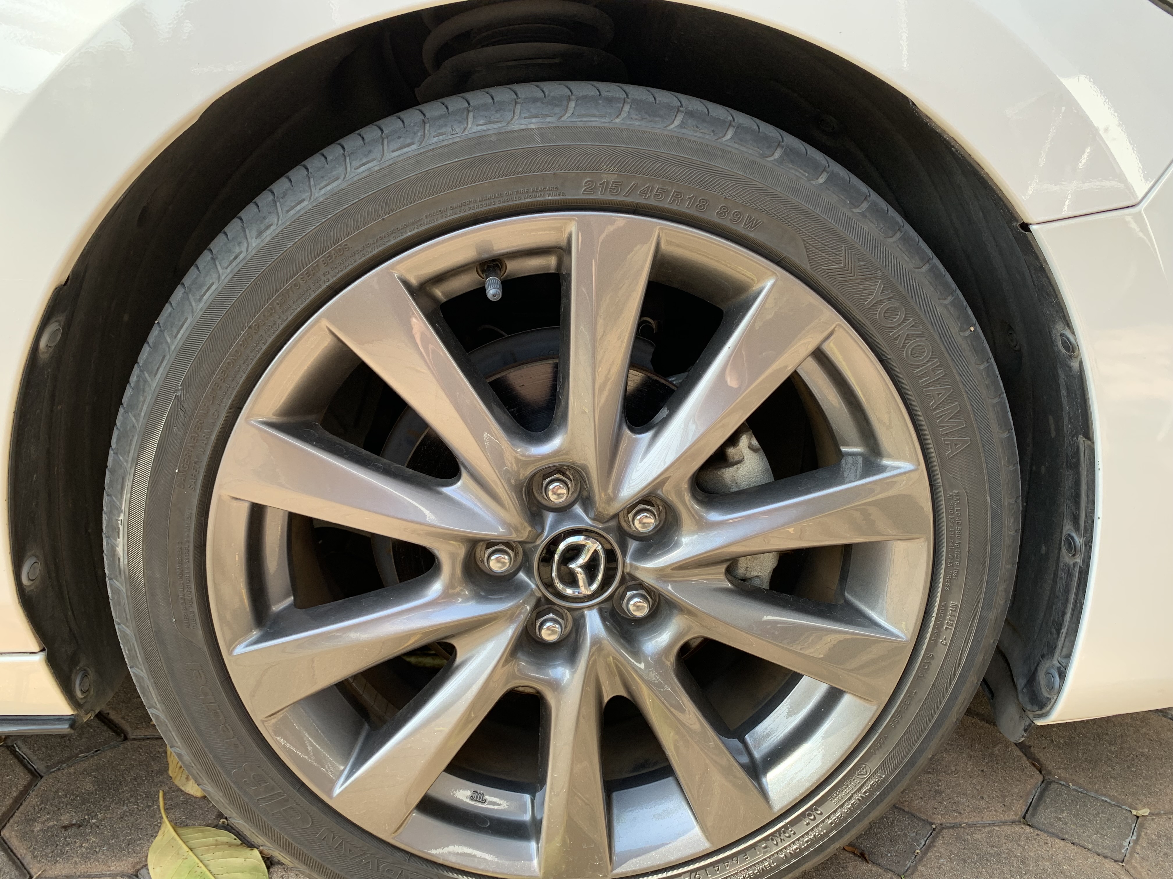 Yokohama Advan dB V552