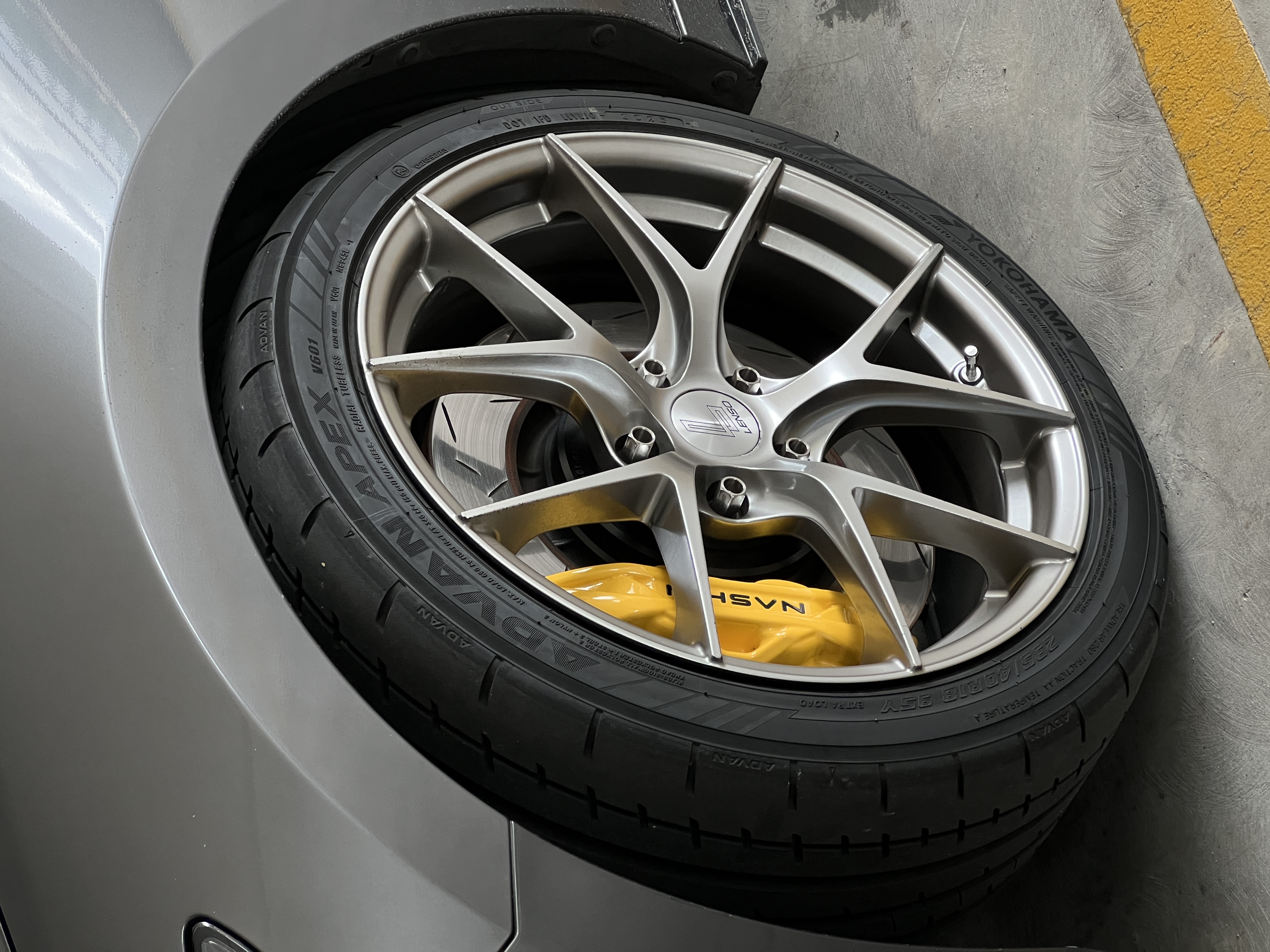 Yokohama ADVAN APEX V601