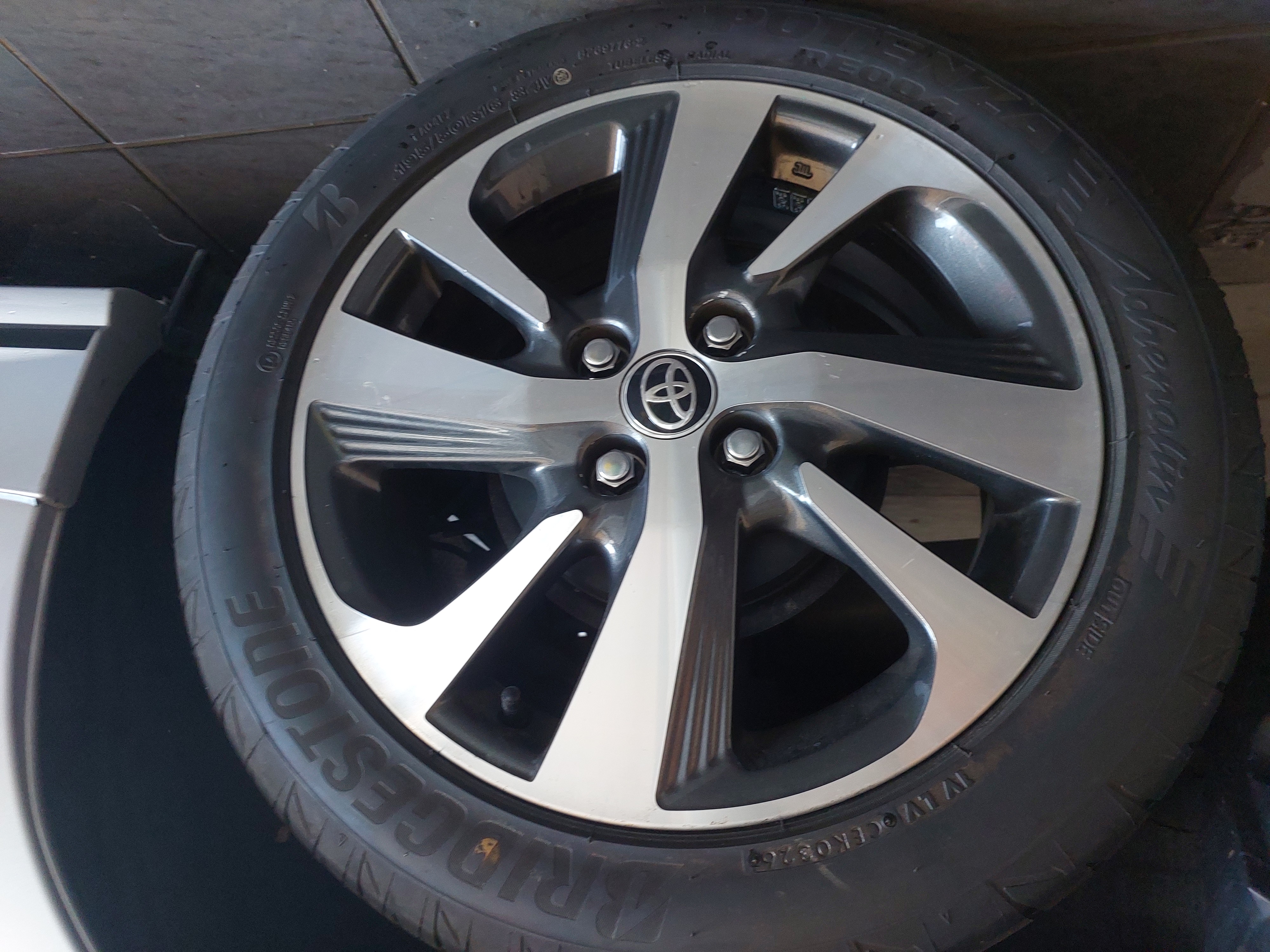 Bridgestone Potenza Adrenalin RE004