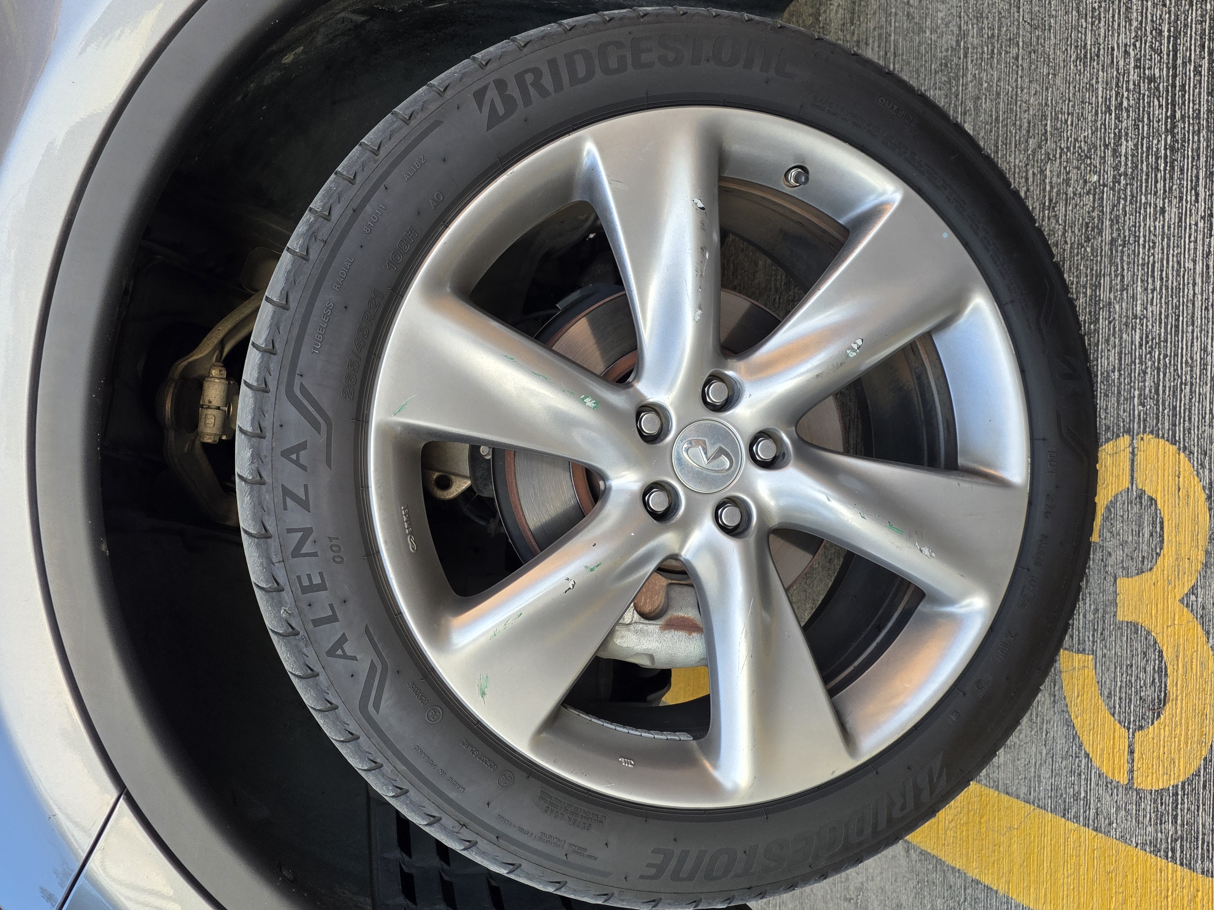 Bridgestone Alenza 001