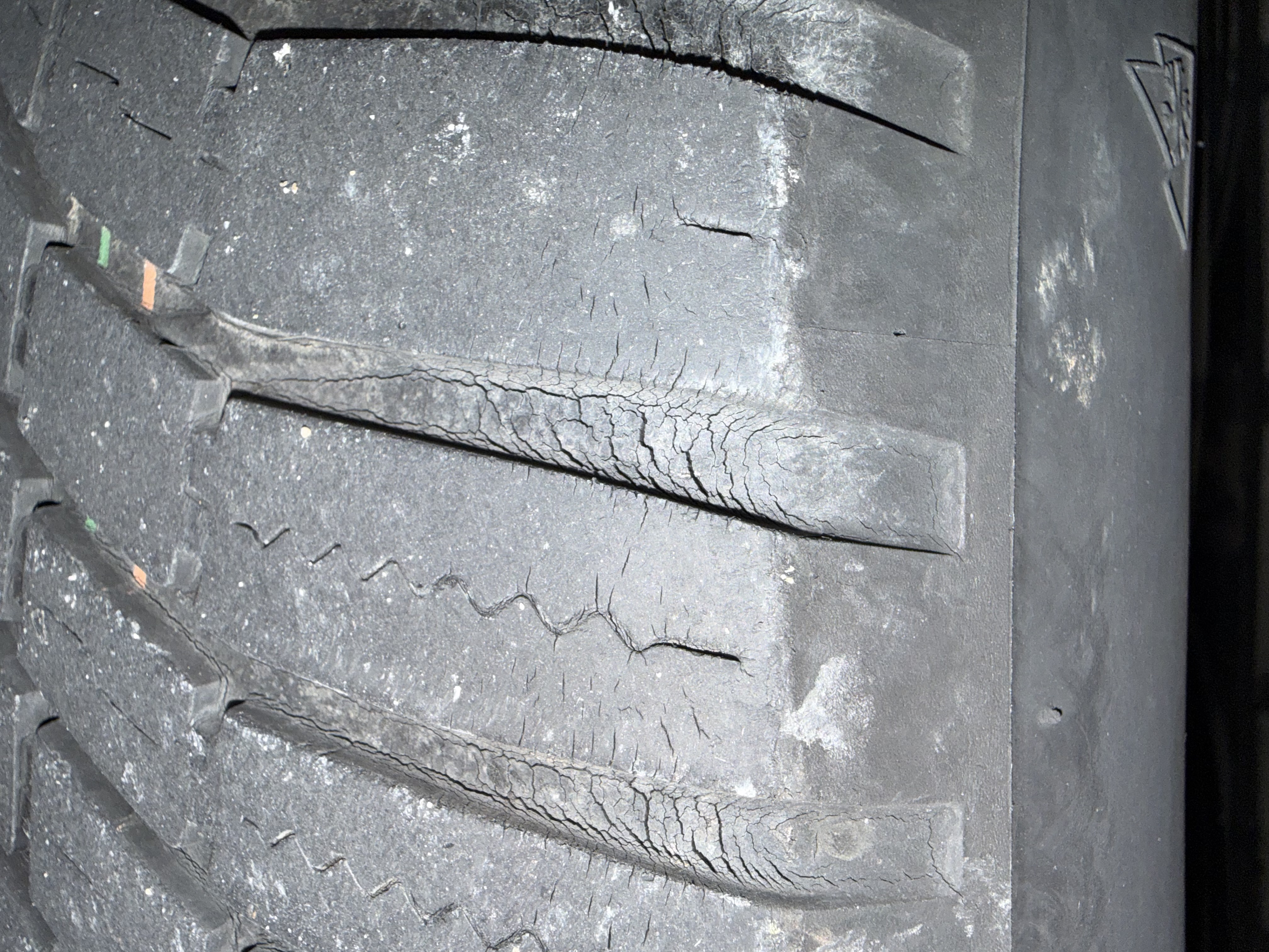 Bridgestone Weather Control A005