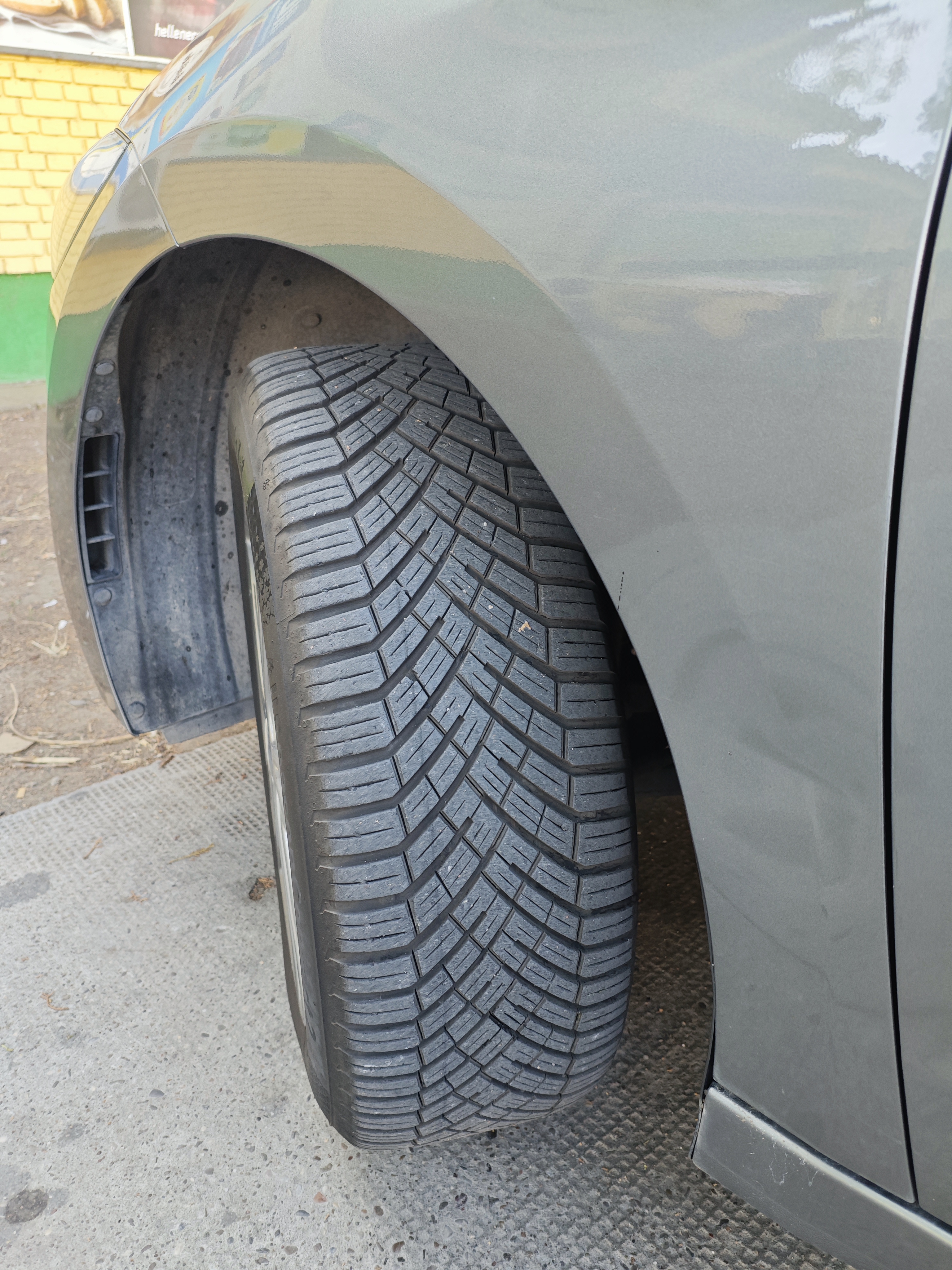 Continental AllSeasonContact 2