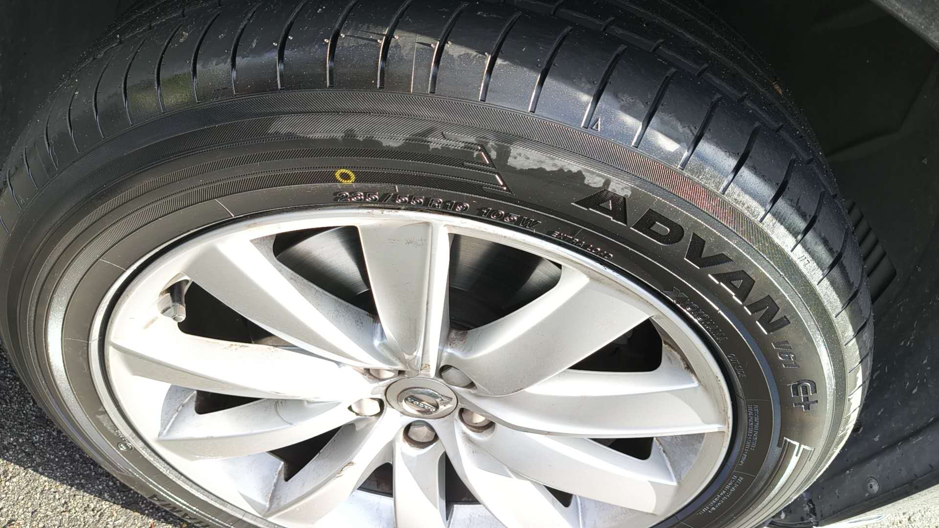Yokohama Advan V61