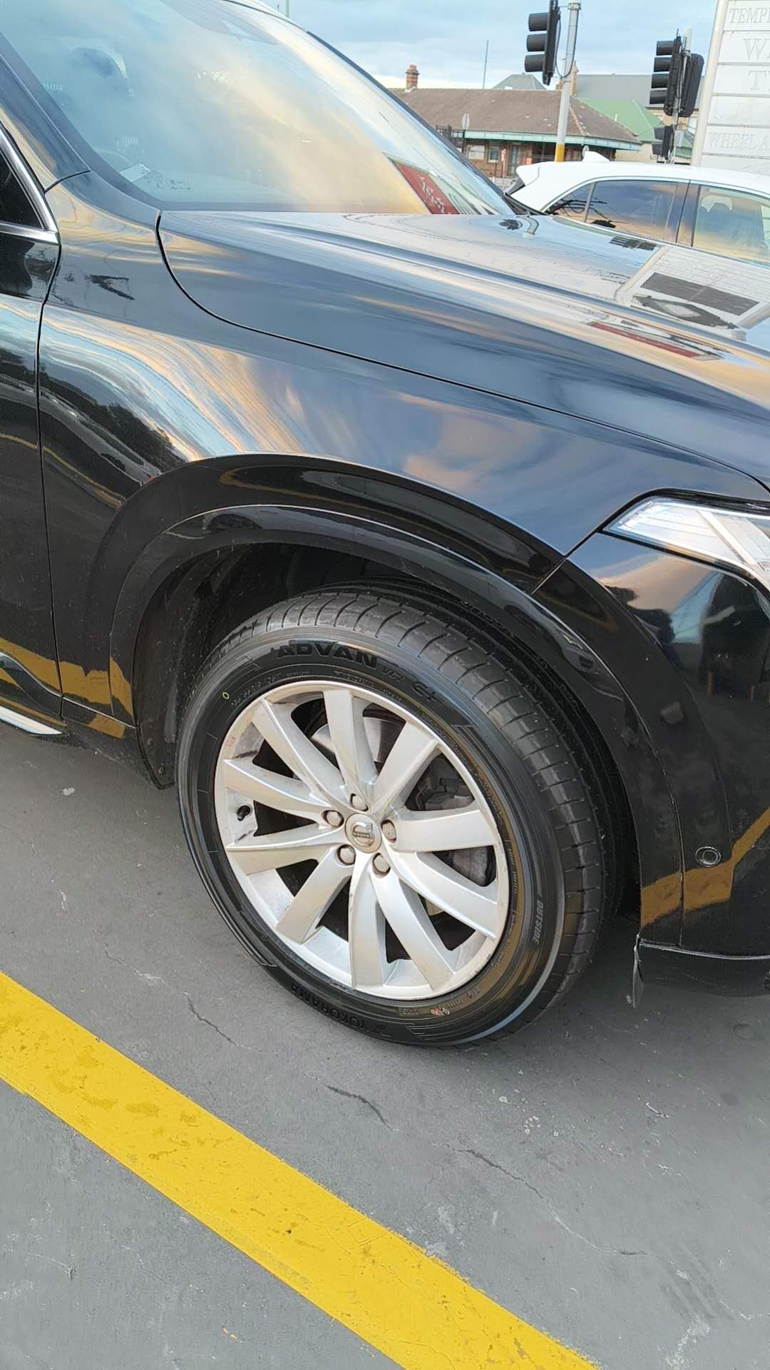 Yokohama Advan V61