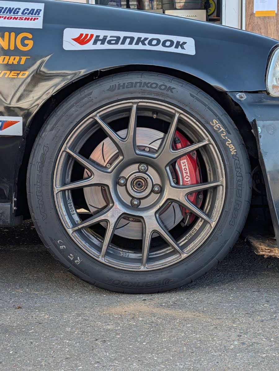 Hankook Ventus RS4 225/45 ZR17 on the front of the Civic