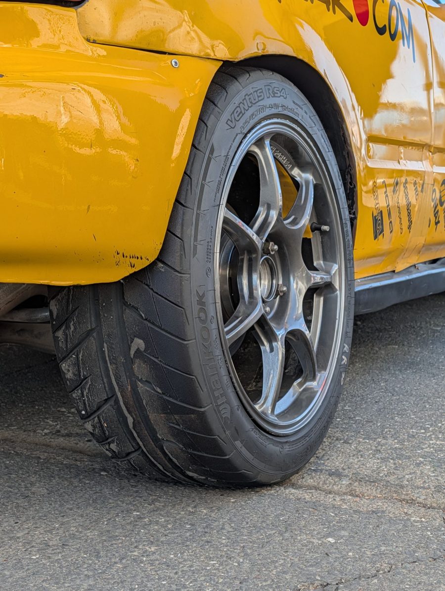 Hankook Ventus RS4 on the rear of the Civic