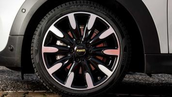 Pirelli Cinturato All Season SF2 on car