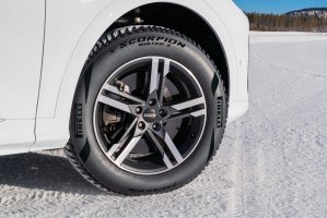 Pirelli Scorpion Winter 3 fitted to an SUV on snow, 235/60 R18