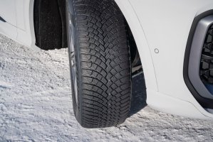 Pirelli Scorpion Winter 3 tread pattern on snow